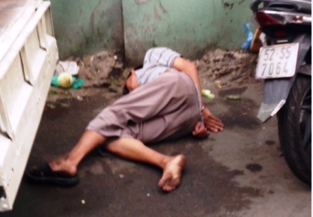 Loạt ảnh trật tự đô thị và dân phòng Phường 25 Quận Bình Thạnh bị lên án đã đánh dã man anh Trịnh Xuân Tình 34 tuổi quê Thanh Hóa chuyên bán trái cây dạo tại khu vực chợ Văn Thánh phải nhập viện. 